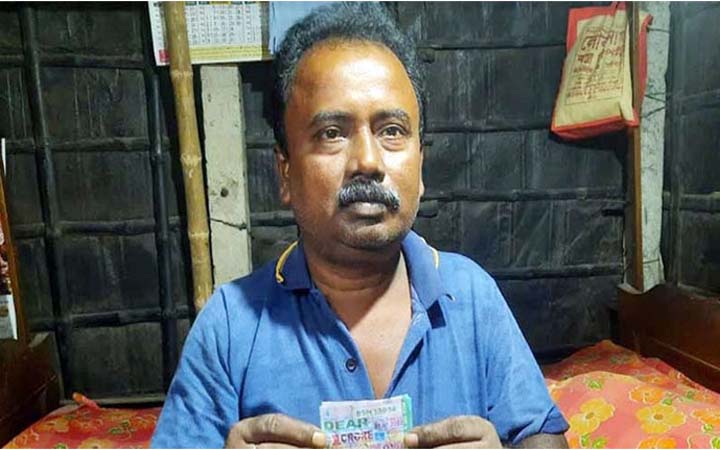 রাতারাতি কোটিপতি ৫ হাজার রুপি বেতনের চাকরিজীবী